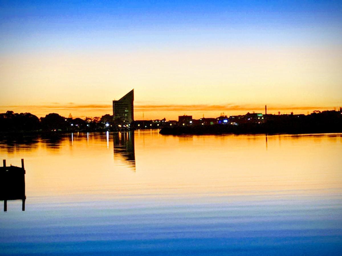 Bunbury'S Most Convenient Location Bagian luar foto