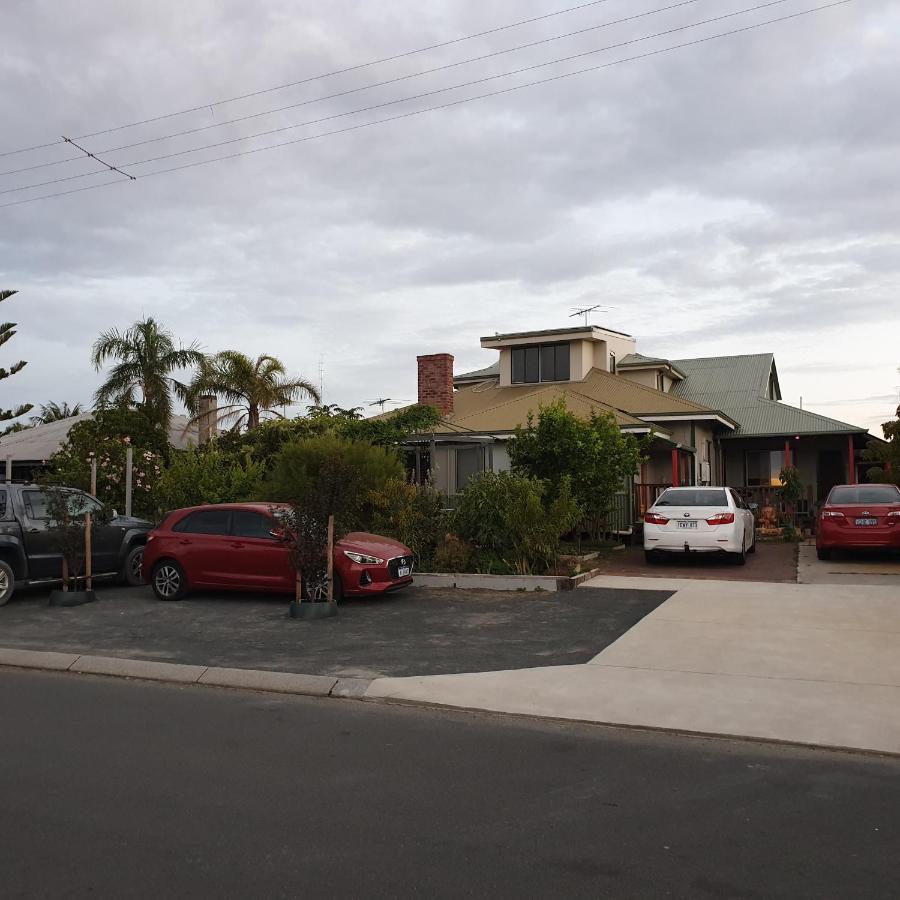 Bunbury'S Most Convenient Location Bagian luar foto